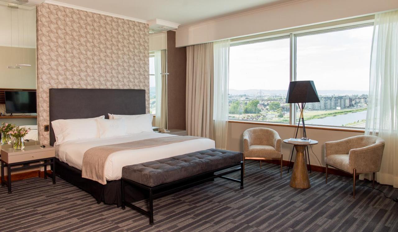 Mds Hotel Concepción Eksteriør billede A bedroom at the InterContinental Santiago