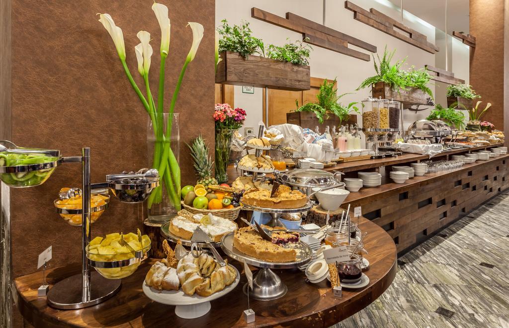 Mds Hotel Concepción Eksteriør billede A buffet at a hotel